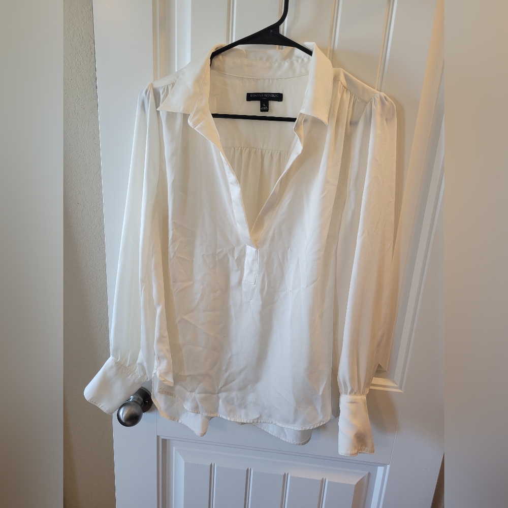 Banana Republic flowy long sleep work shirt